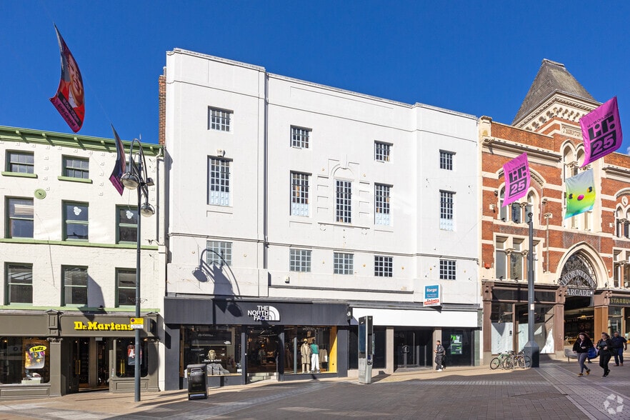 76-77 Briggate, Leeds for sale - Primary Photo - Image 1 of 1