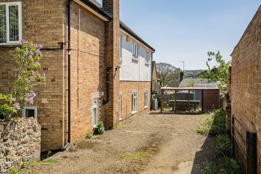 Middle Hl, Hook Norton for sale - Building Photo - Image 2 of 6