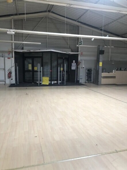 Retail in Nemours for lease - Interior Photo - Image 3 of 6