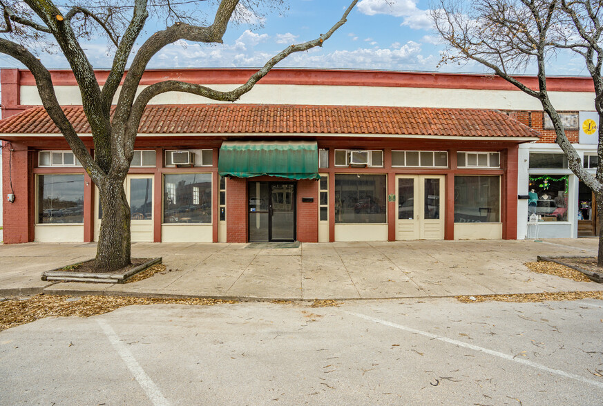 114-116 S Covington St, Hillsboro, TX for sale - Building Photo - Image 1 of 1