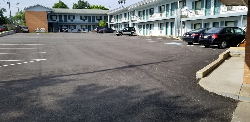 176 W Church St, Newark, OH for sale - Building Photo - Image 1 of 1