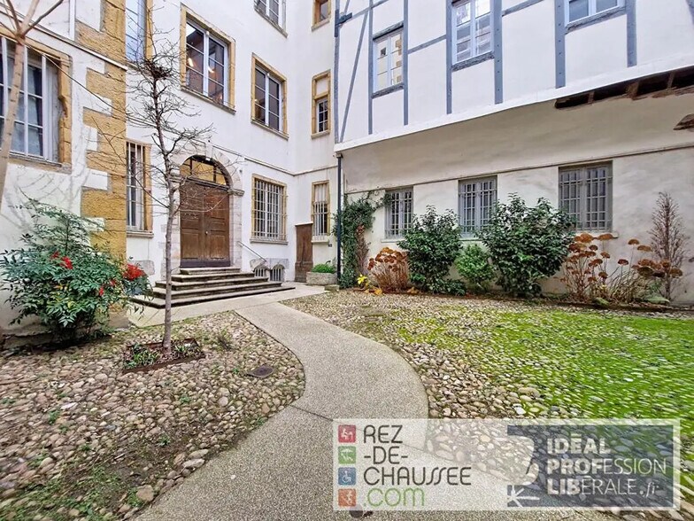 Office in Lyon for sale - Building Photo - Image 1 of 7