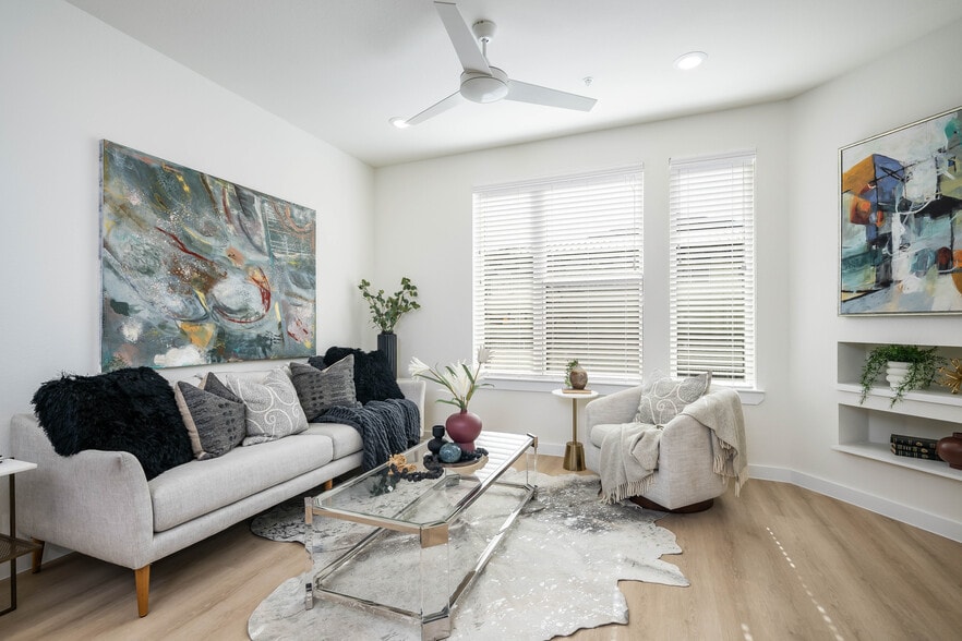 719 E Locust St, San Antonio, TX for sale - Building Photo - Image 3 of 17