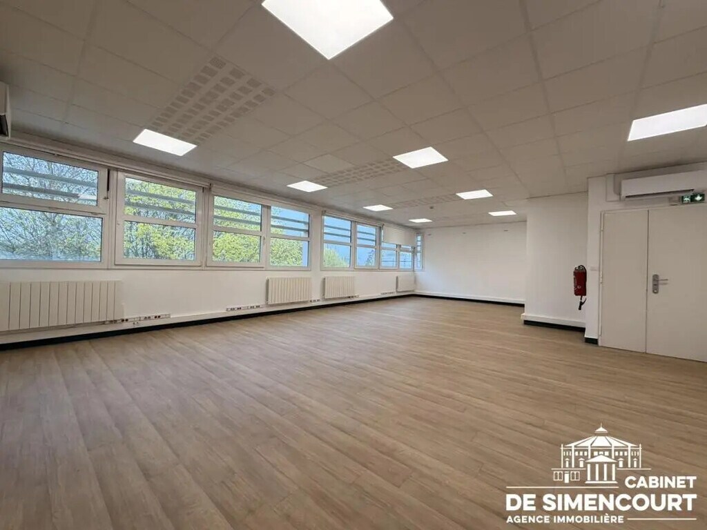 Location Bureaux 287 m² - Photo 1