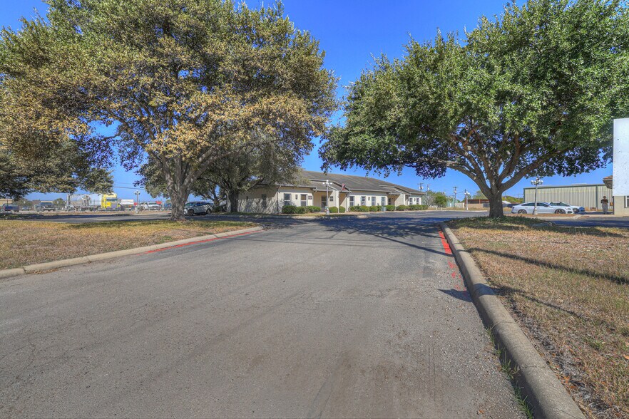 3 Commercial Pl, Schertz, TX for lease - Building Photo - Image 2 of 38