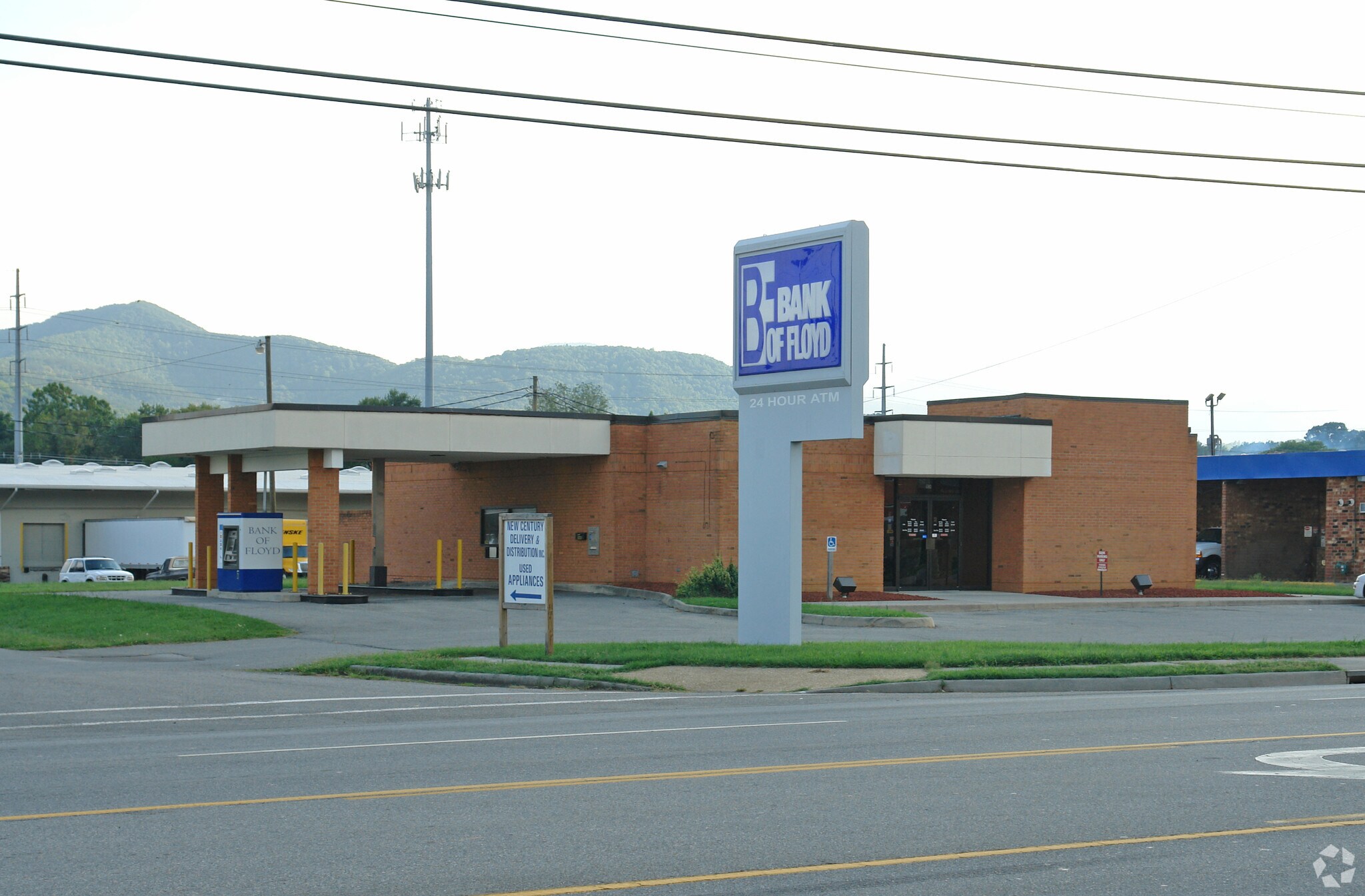 1634 W Main St, Salem, VA 24153 Office for Sale