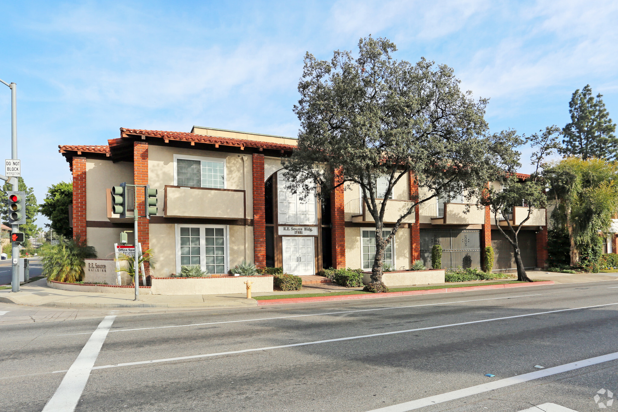 17321 Irvine Blvd, Tustin, CA for lease Primary Photo- Image 1 of 15