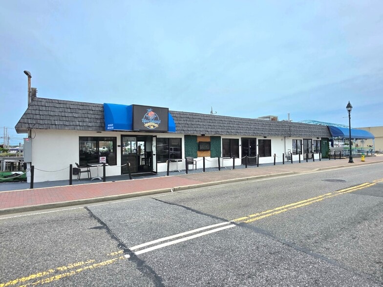 103 Woodcleft Ave, Freeport, NY for sale - Building Photo - Image 1 of 15
