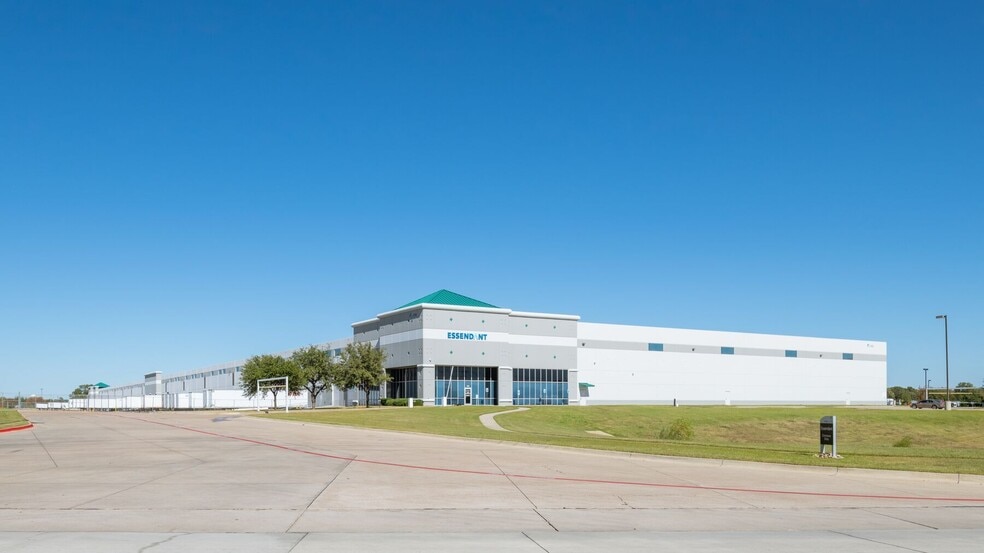 410 W Trinity Blvd, Grand Prairie, TX for lease - Building Photo - Image 1 of 8