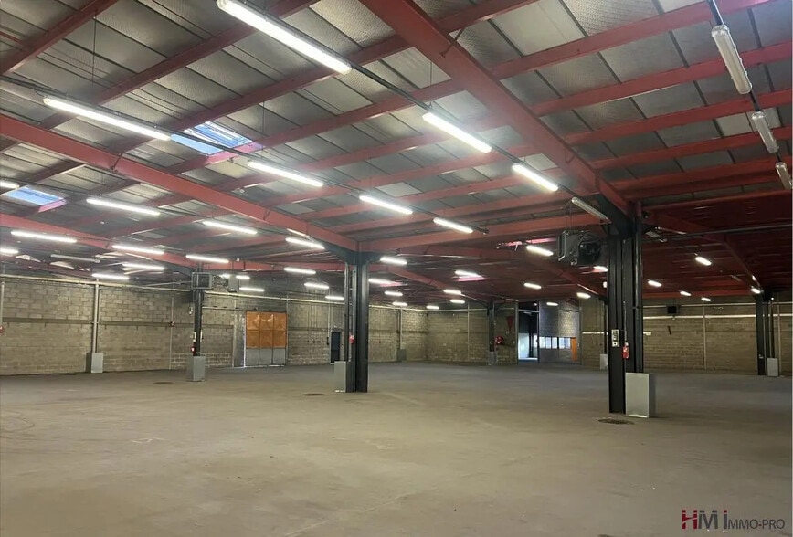 Office in Saint-Étienne-du-Rouvray for lease - Interior Photo - Image 3 of 7