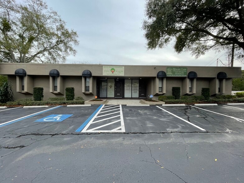 1046 W Busch Blvd, Tampa, FL for lease - Building Photo - Image 2 of 14