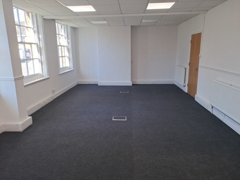 15 The Broadway, Hatfield for lease - Building Photo - Image 3 of 6