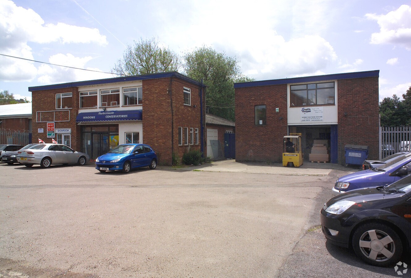 474 London Rd, High BKM HP11 1EP