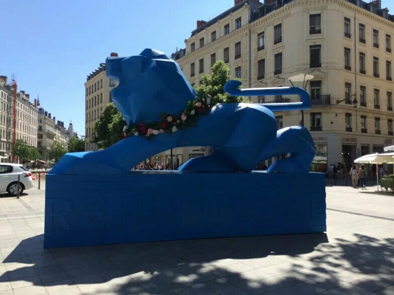 Retail in Lyon for lease - Building Photo - Image 2 of 2