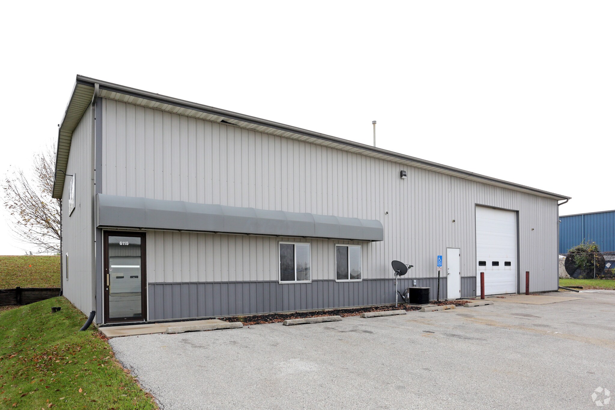 6115 7th St SW, Cedar Rapids, IA for sale Primary Photo- Image 1 of 1