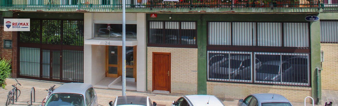 Retail in San Sebastián for lease Building Photo- Image 1 of 21