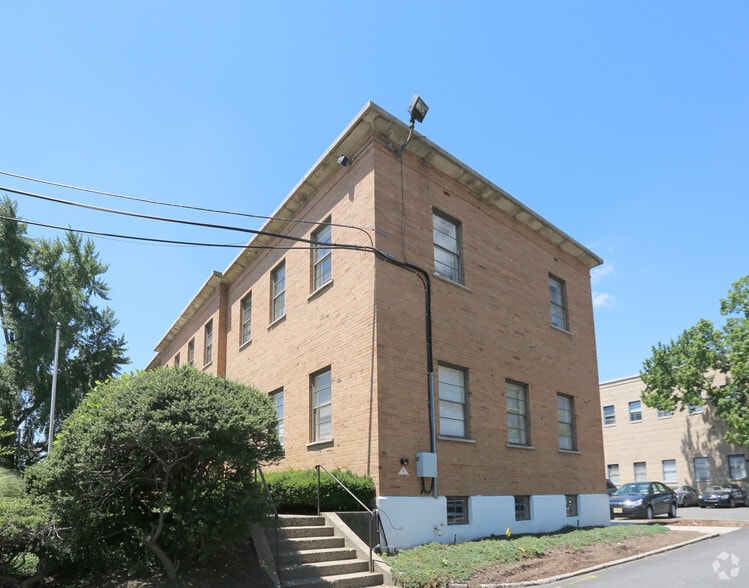 790 Bloomfield Ave, Clifton, NJ for lease - Building Photo - Image 3 of 4