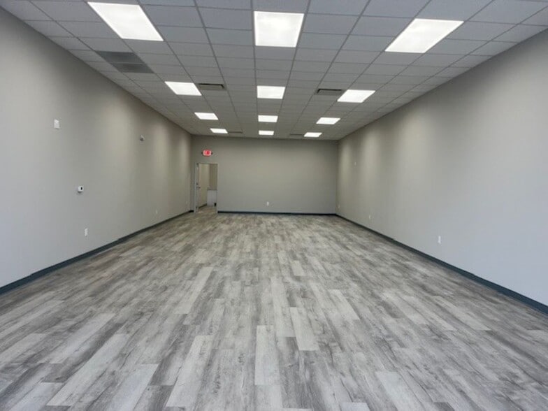 1211 16th St NE, Hickory, NC for lease - Building Photo - Image 2 of 8