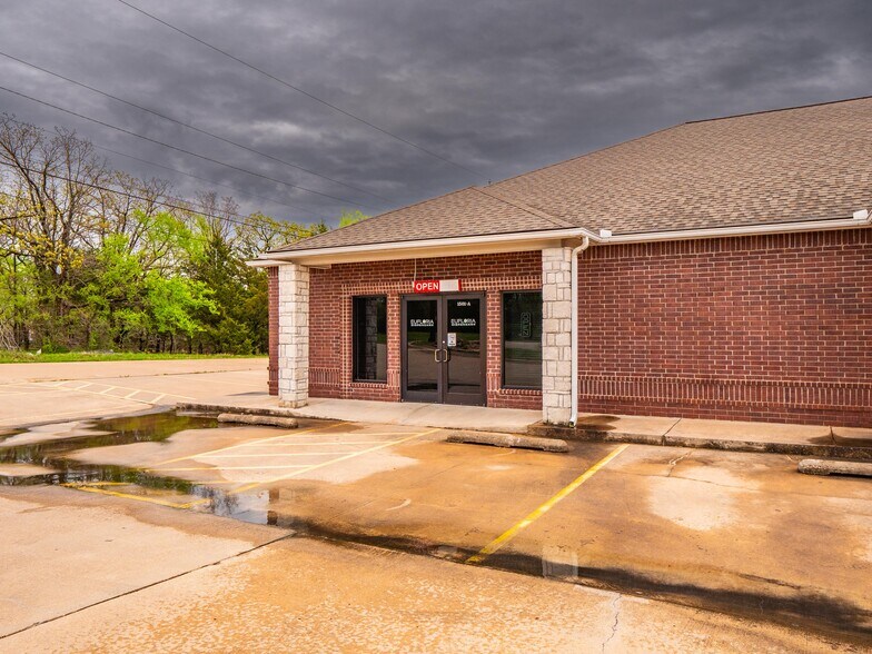 1501 E Wade Watts Ave, Mcalester, OK for lease - Building Photo - Image 2 of 3