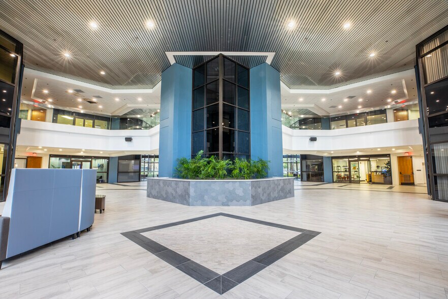 2600 Lake Lucien Dr, Maitland, FL for lease - Interior Photo - Image 2 of 10