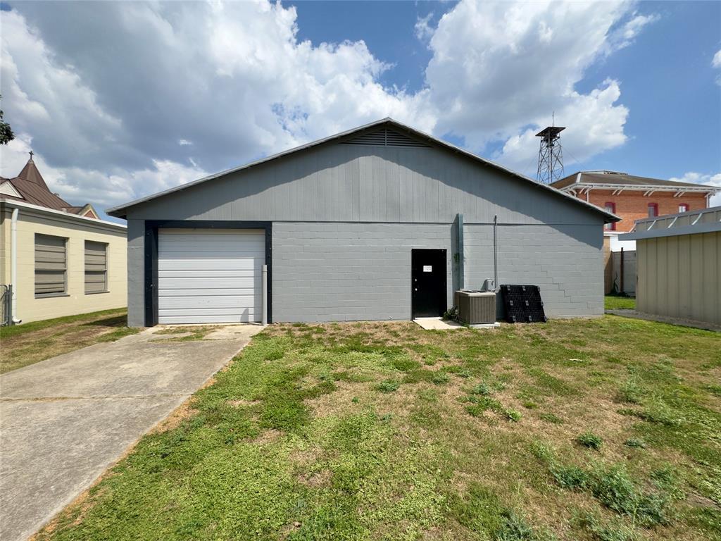 111 S Church St, Lockhart, TX for lease Building Photo- Image 1 of 6