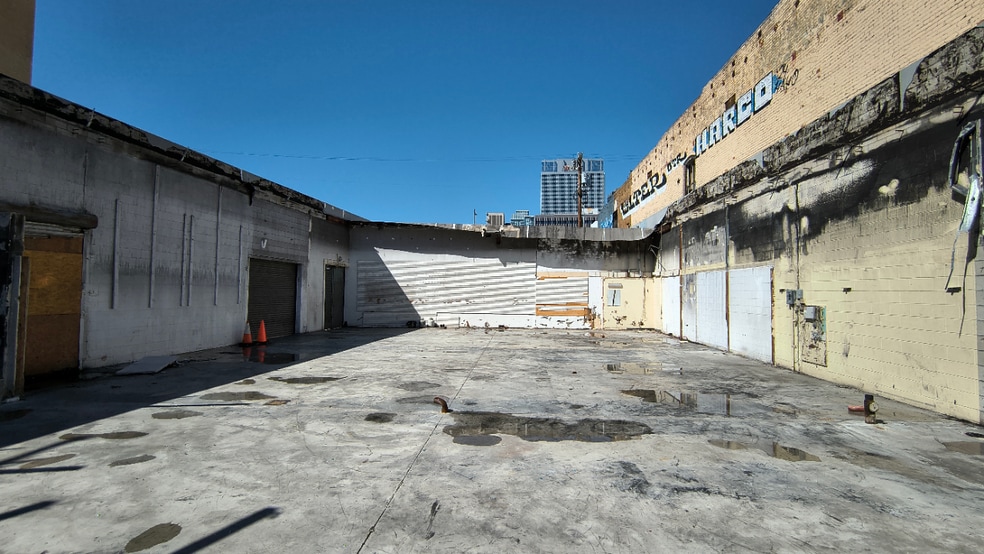 12th and Los Angeles Street Corner portfolio of 2 properties for sale on LoopNet.com - Building Photo - Image 3 of 5