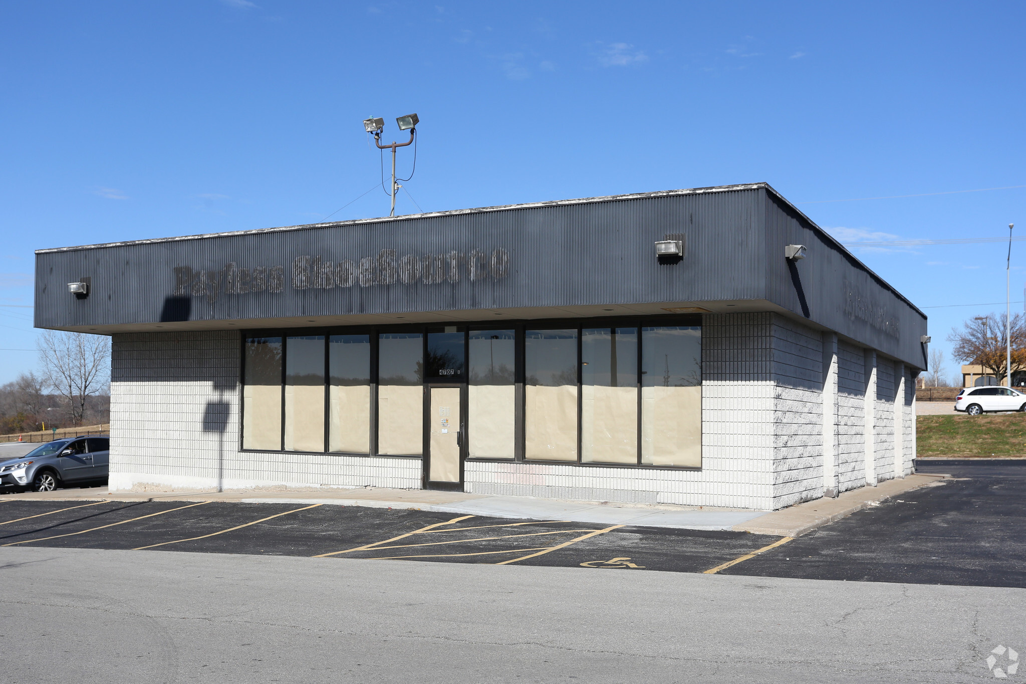 4707 E Bannister Rd, Kansas City, MO for lease Primary Photo- Image 1 of 6