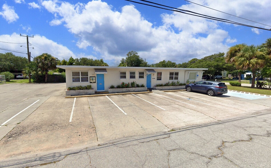 702 S 6th St, Fort Pierce, FL for sale - Building Photo - Image 1 of 10