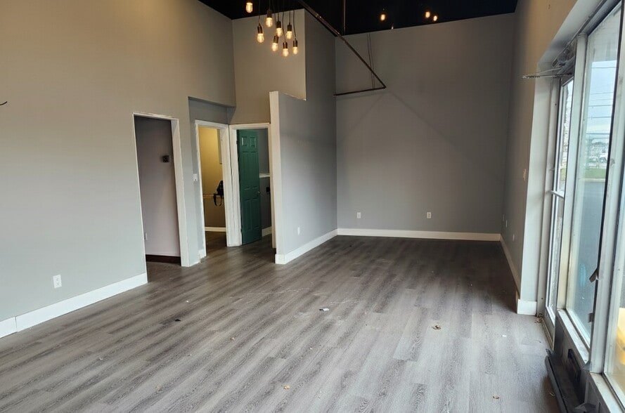 1 Hiscott St, St Catharines, ON for lease - Building Photo - Image 3 of 14