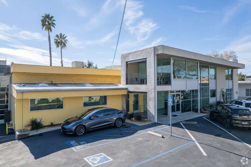 2670-2672 E Walnut St, Pasadena, CA for sale - Primary Photo - Image 1 of 11