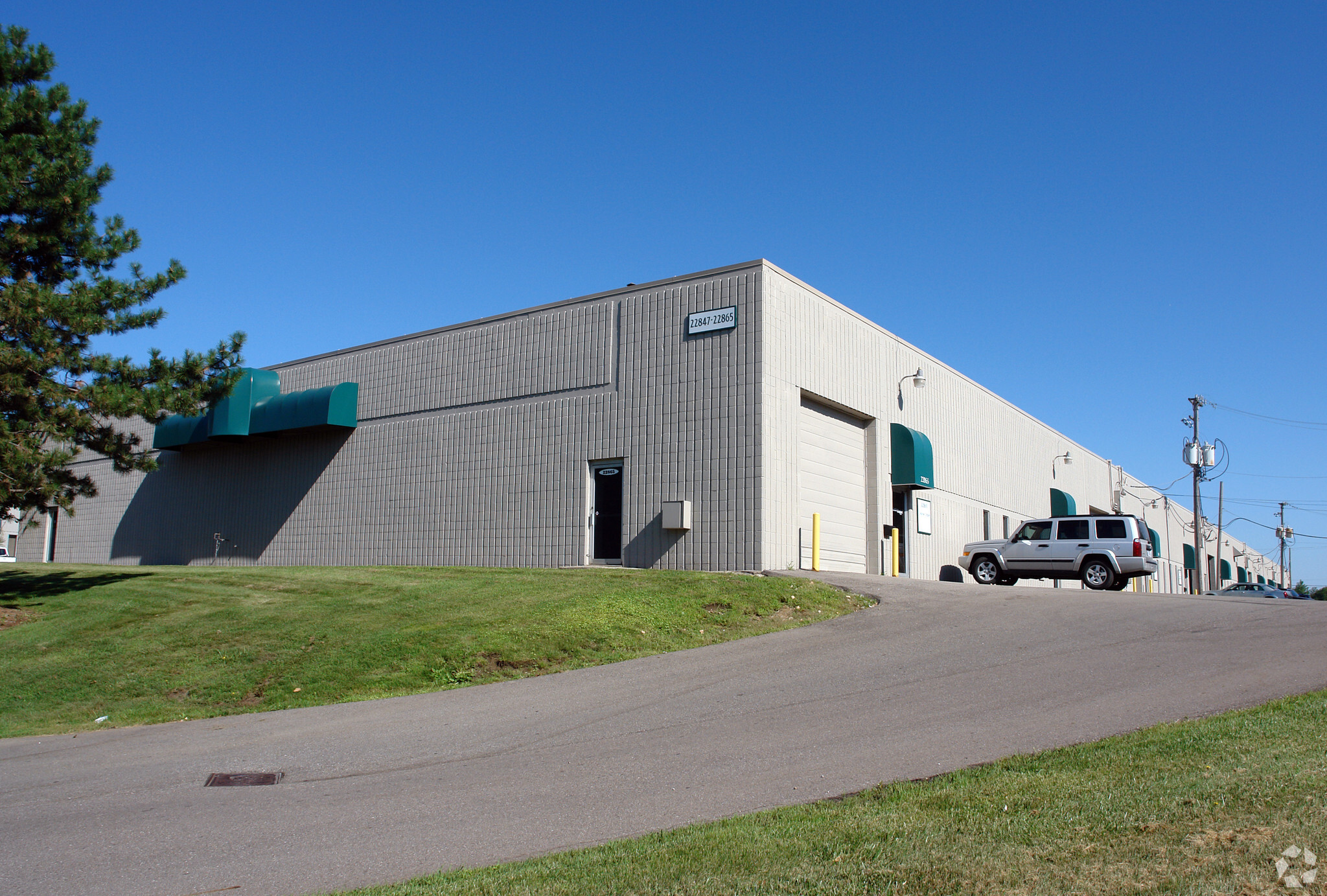 22783-22823 Heslip Dr, Novi, MI for lease Building Photo- Image 1 of 7