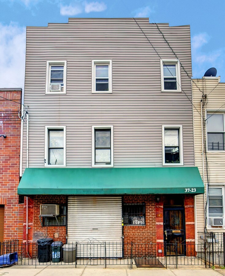 3723 11th St, Long Island City, NY 11101