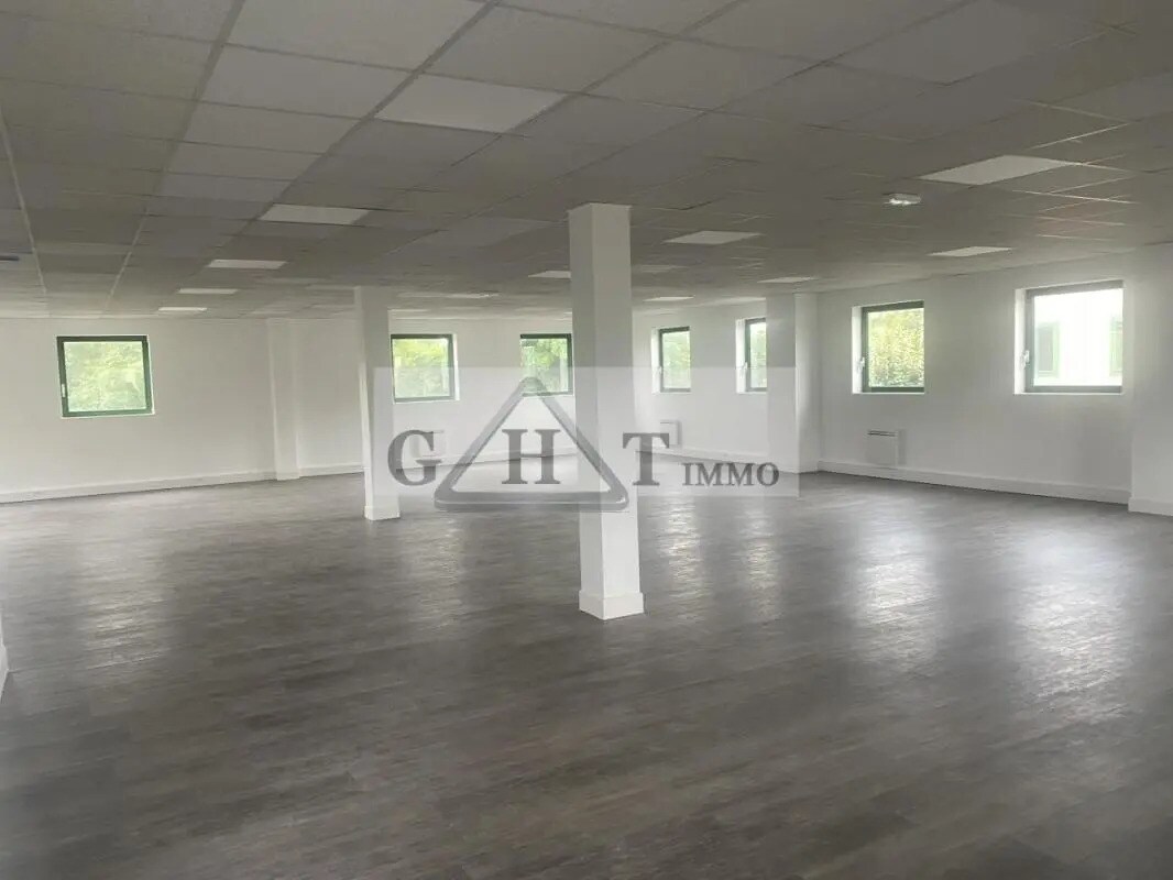 Office in Viry-Châtillon for lease Interior Photo- Image 1 of 6