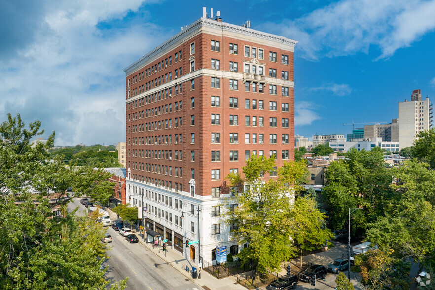 5496 S Hyde Park Blvd, Chicago, IL for lease - Building Photo - Image 1 of 3