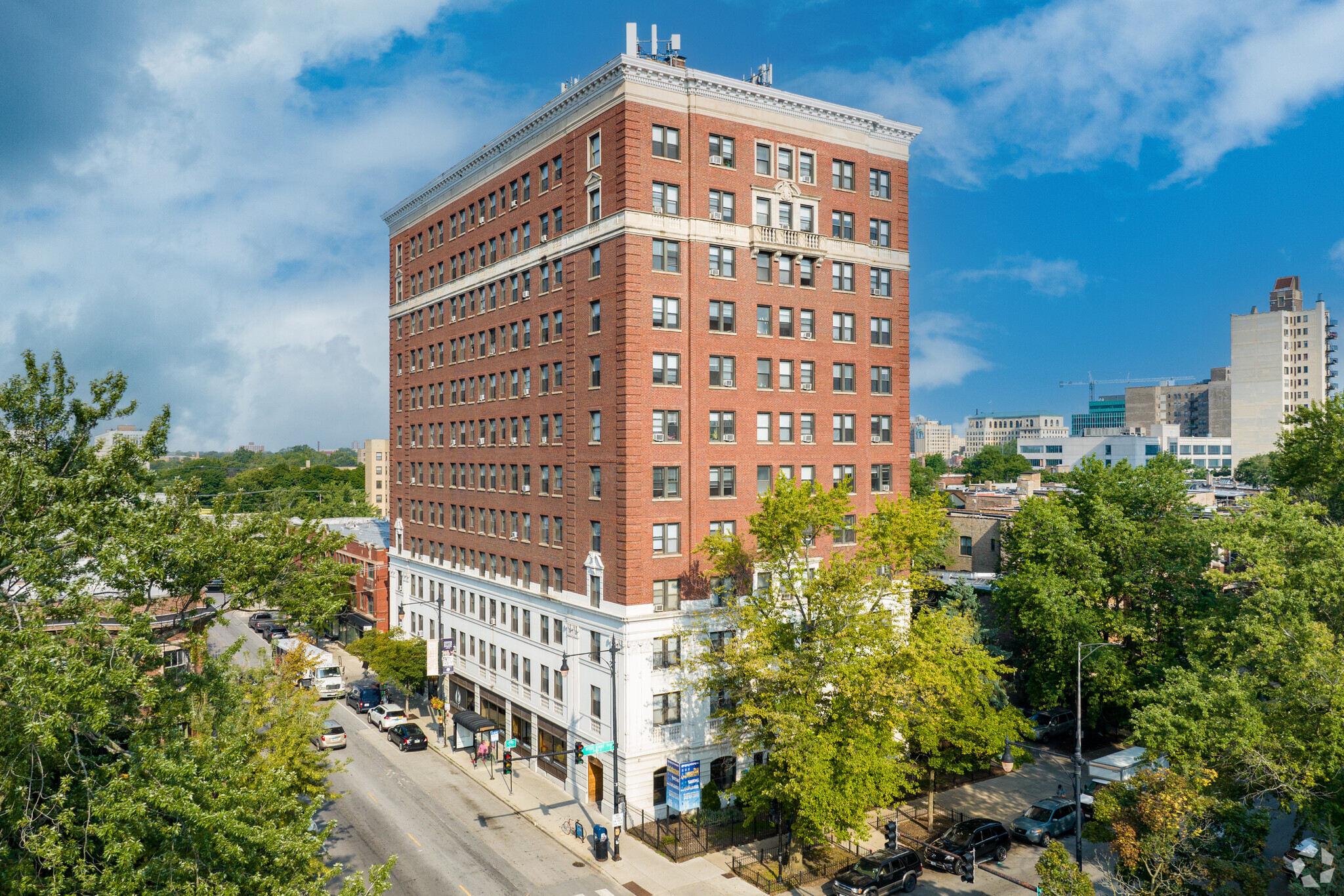 5496 S Hyde Park Blvd, Chicago, IL for lease Building Photo- Image 1 of 4