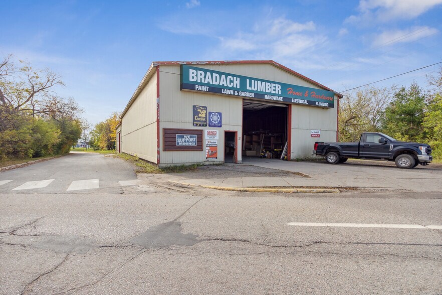 216 W 3rd Ave N, Aurora, MN 55705 Bradach Lumber
