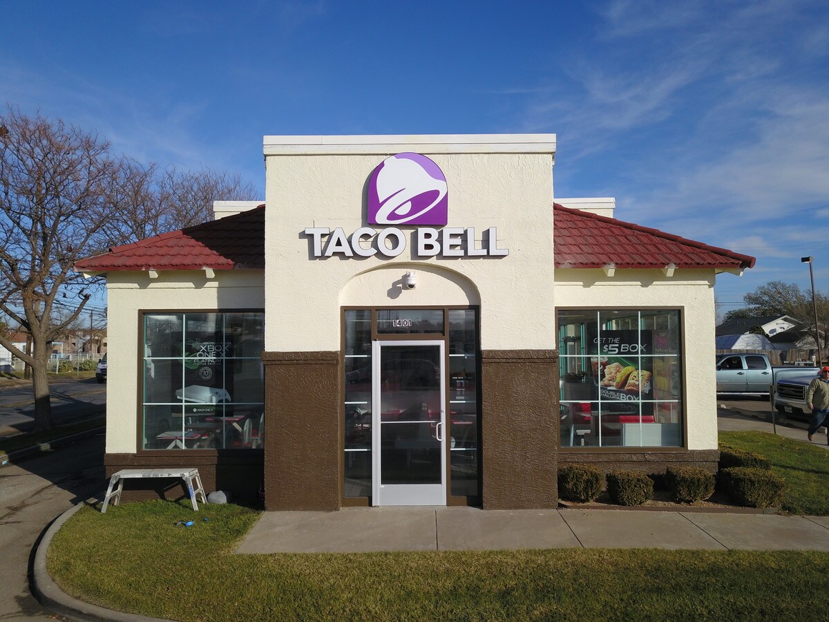 1401 S Dumas Ave, Dumas, TX 79029