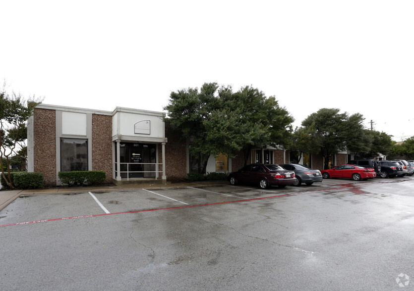 800 Business Pky, Richardson, TX for lease - Building Photo - Image 1 of 4