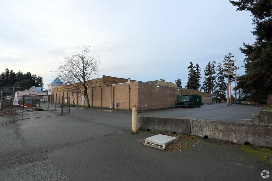 1905-1907 Sooke Rd, Victoria, BC for lease - Building Photo - Image 3 of 7