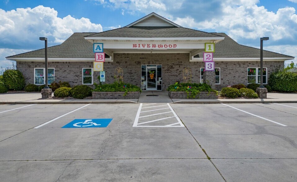 26 All Angels, Pembroke, NC for sale - Primary Photo - Image 1 of 1