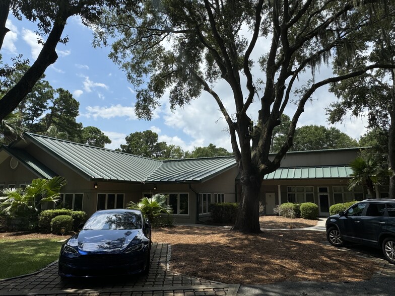 30 Trellis Ct, Hilton Head Island, SC for lease - Building Photo - Image 1 of 10