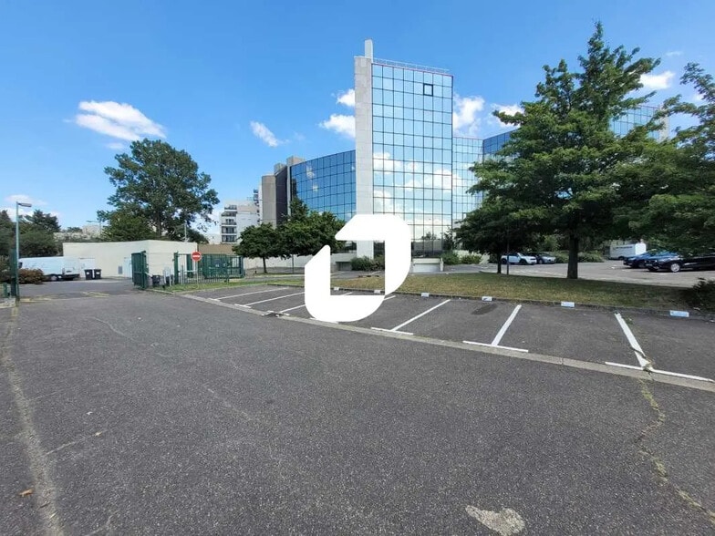 5-7 Place Copernic, Évry-Courcouronnes for lease - Building Photo - Image 2 of 15