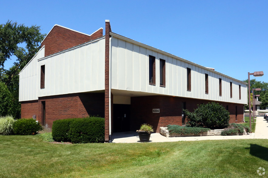 684 W Boughton Rd, Bolingbrook, IL for lease - Building Photo - Image 1 of 7