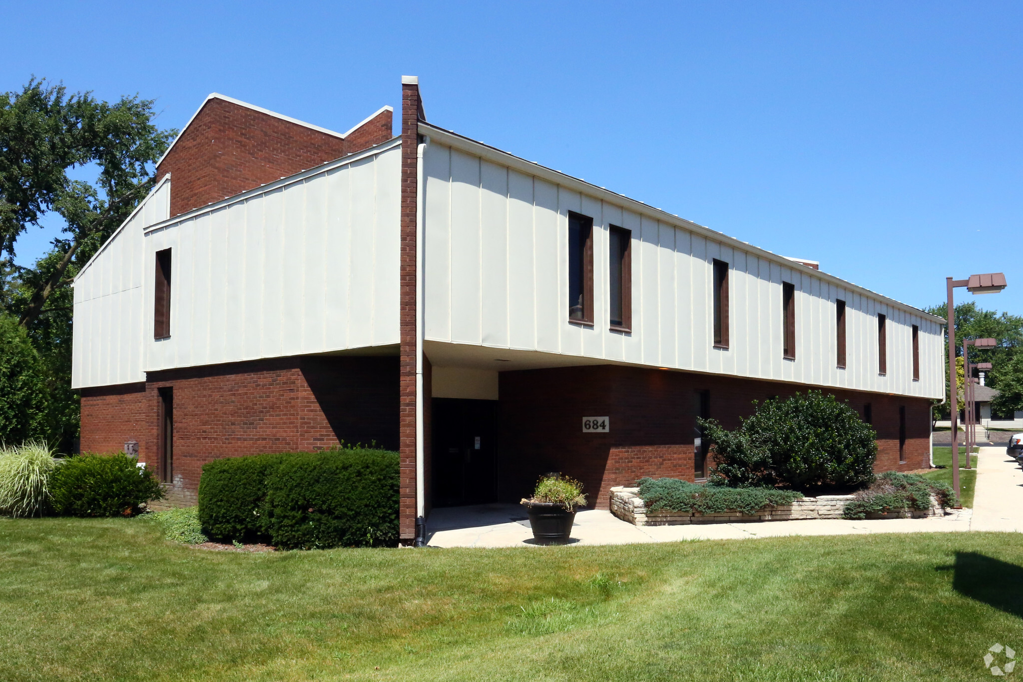 684 W Boughton Rd, Bolingbrook, IL for lease Building Photo- Image 1 of 8