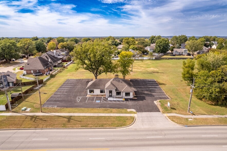 4200 S Aspen Ave, Broken Arrow, OK for sale - Building Photo - Image 2 of 6