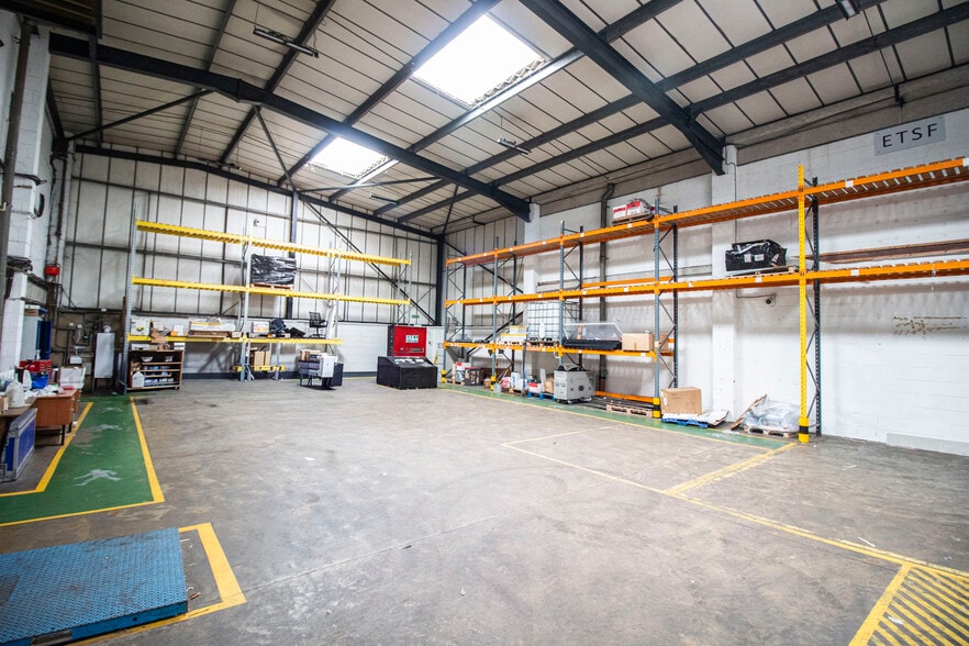 Poyle Rd, Slough for lease - Building Photo - Image 2 of 3