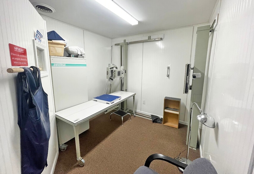 422 N Center St, Northville, MI for sale - Interior Photo - Image 3 of 10