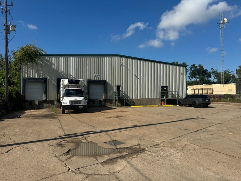 800 Victoria Dr, Houston, TX for sale - Building Photo - Image 1 of 1