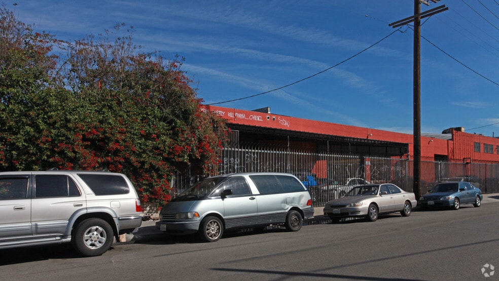 219 E 32nd St, Los Angeles, CA for lease - Building Photo - Image 3 of 21