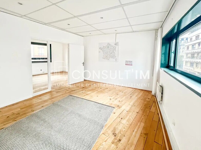 Office in Boulogne-Billancourt for lease - Building Photo - Image 3 of 7
